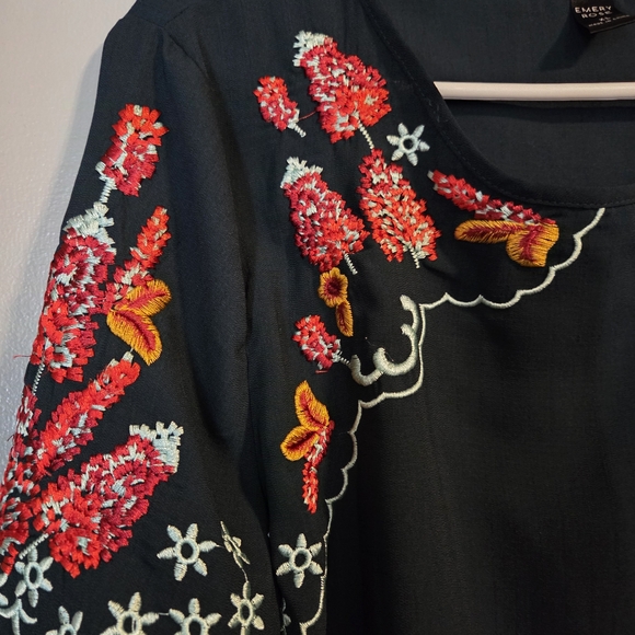 🪷Emery Rose Floral Top🪷 - Picture 3 of 4